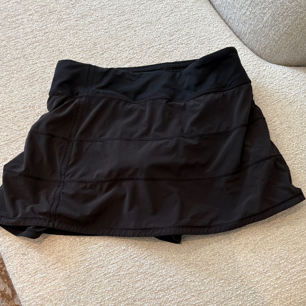 lululemon athletica pace rival mid rise skirt. Size 6